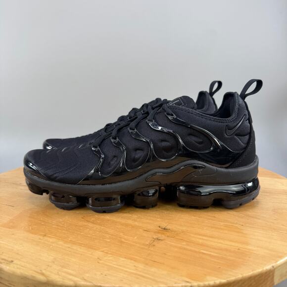 Nike Air Max Vapormax Plus Men’s Size 9 Shoes Triple Black 924453-004 NEW - Picture 3 of 9